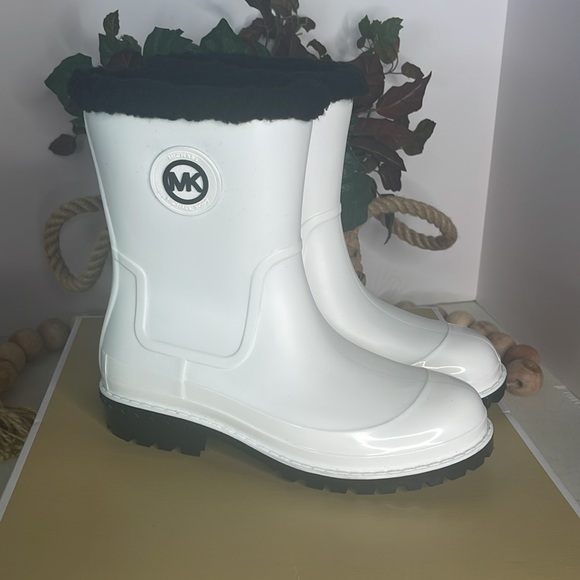Michael Kors Montaigne Pull-On White-PVC Rain Bootie Boots Size 7 - Picture 9 of 10